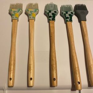 NEW Krumbs Kitchen Collection Wooden Handle Whisks- Blackberry